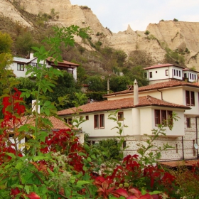 от Мелник