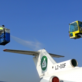 Deicing ili podgotovka za zimnia sezon na Letishte Sofia