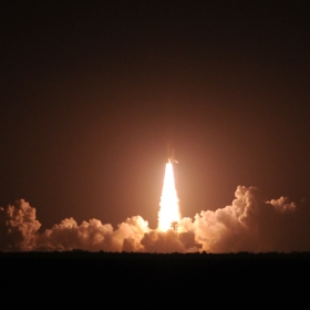 Space Shuttle Endeavour от 20 км разстояние