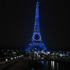 Eiffel Tower v 21.00 chasa na 24.12.2008