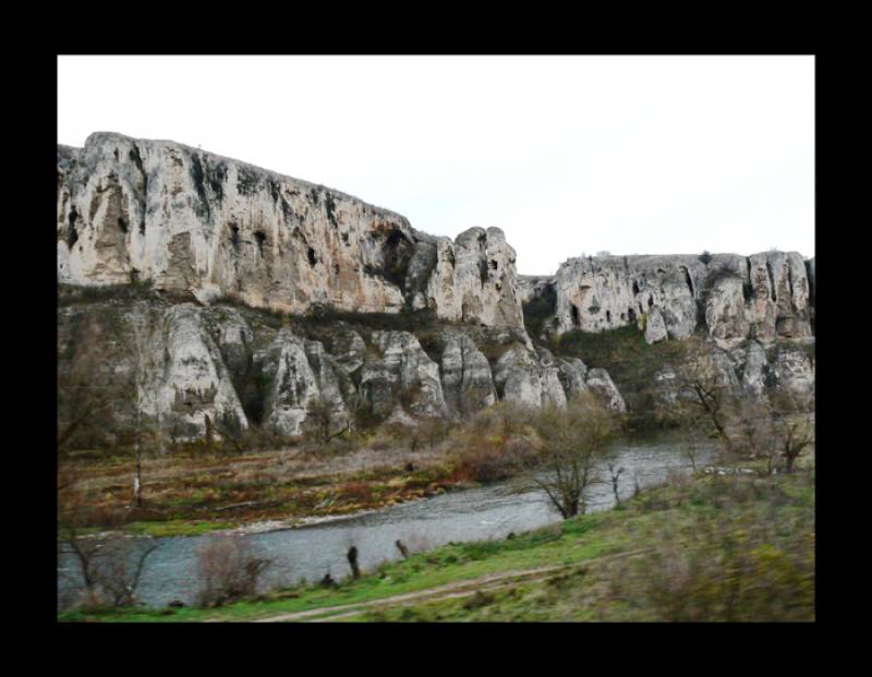 стихове в скалите