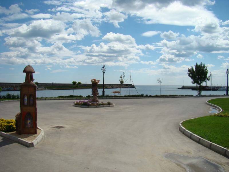 Алея към морето... /Златни Пясъци/