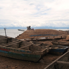 Майстори на лодки (Burundi, Africa)