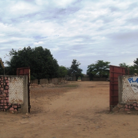 Входа за централния столичен плаж  (Burundi, Africa)