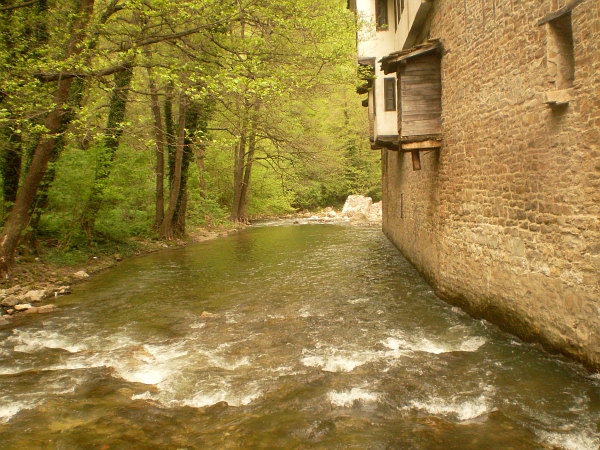 Река