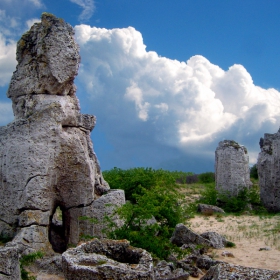 stones &clouds