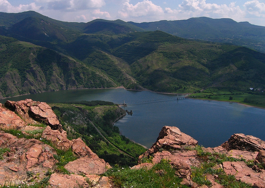 ...от крепостта Моняк