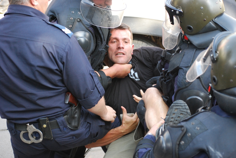 Протестиращ на гей-парада. 28 06 2008