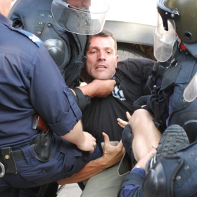 Протестиращ на гей-парада. 28 06 2008