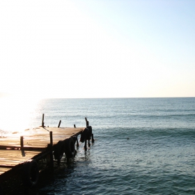 На море