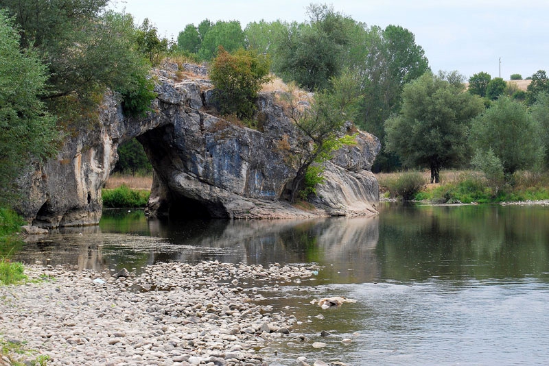 По река Вит