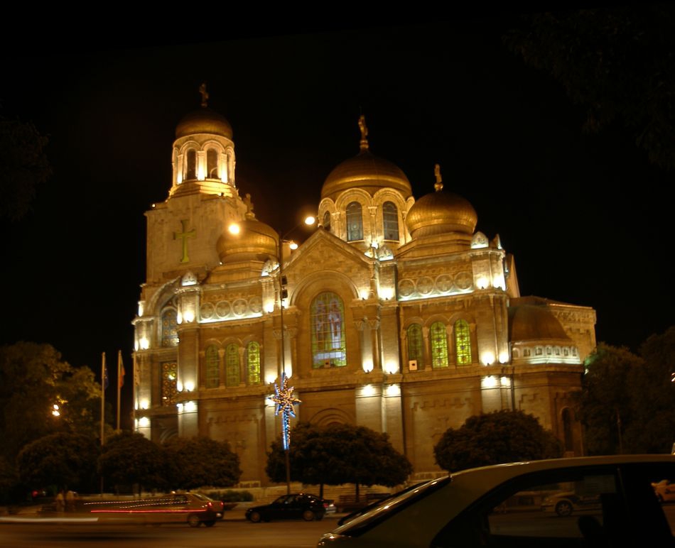 Варна през нощта