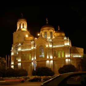 Варна през нощта