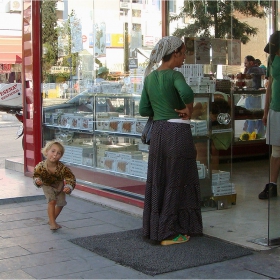 Хлапето в танц  за локумчета