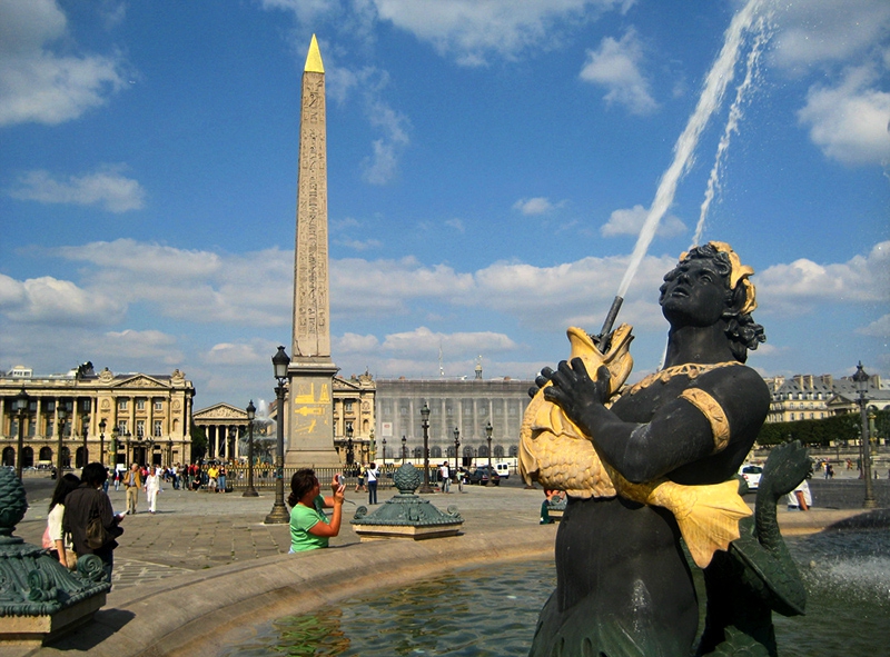 Spomen ot Paris, one year later