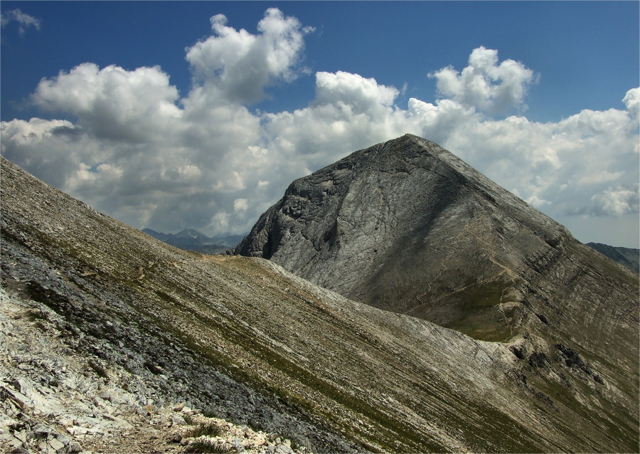 Към 
