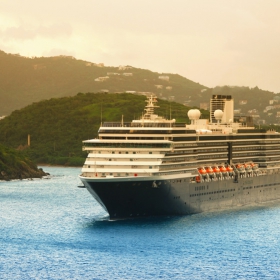 Рано сутрин залива на Charlotte Amalie, US Virgin Islands