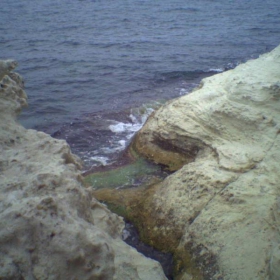 скалите на царево