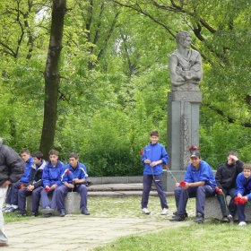 познай кой, от всички,  е истински фен на Гунди