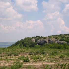 Рояшки скални манастири