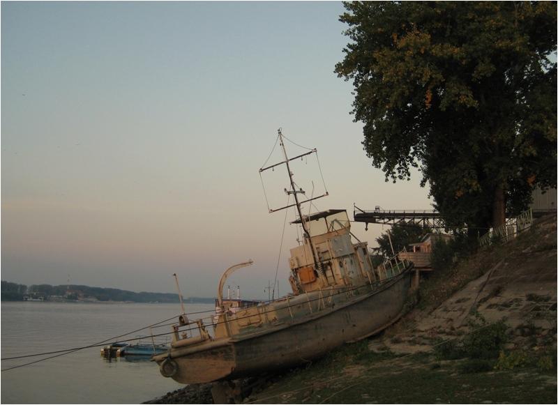 Старият кораб