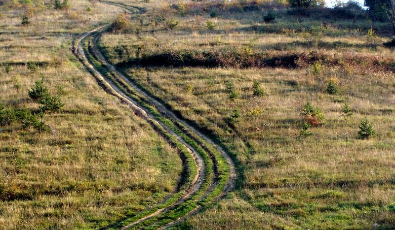 пътят е безкраен и накривен