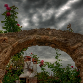 arc de roses