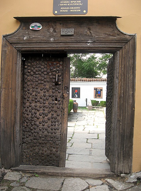 Зад вратата 2