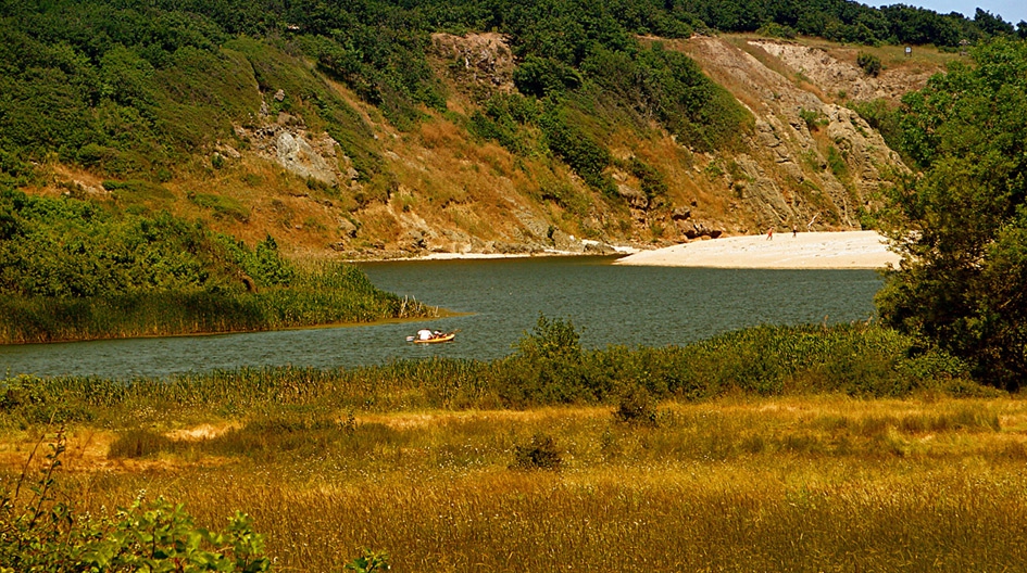 Лодка по реката