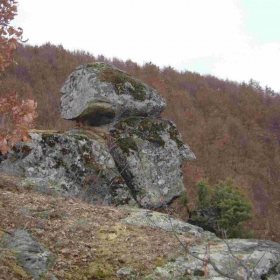 направени от камък