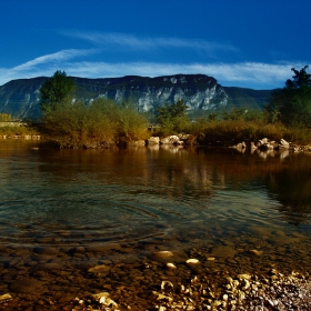 Реката