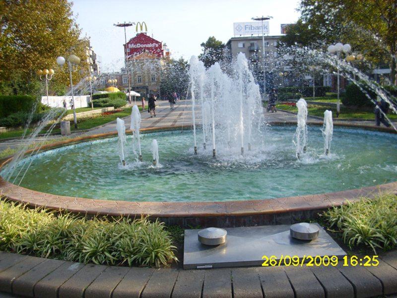 площад  ,,тройката шадравана;' Бургас