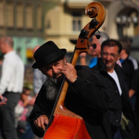 Street musician in Prague(1)