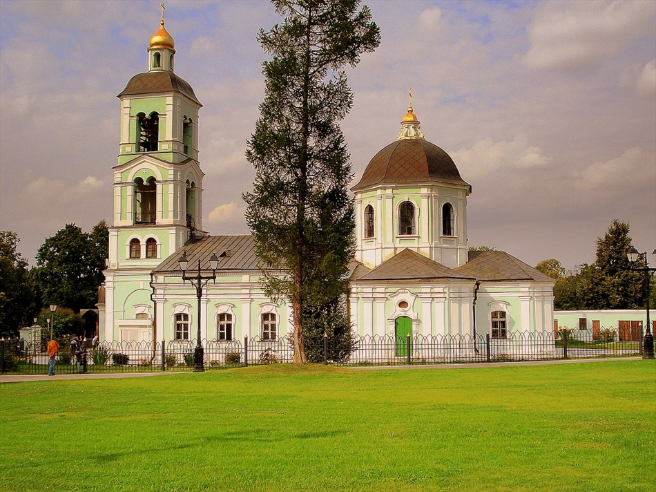 Църква в парка 