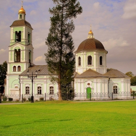 Църква в парка 