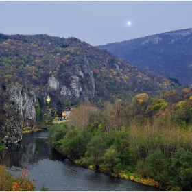 Есенно край Искър