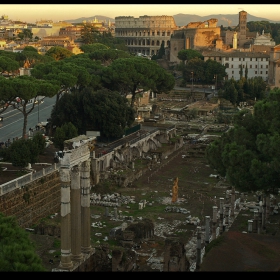 Част от Римския форум, Колизеумът и Via dei Fori Imperiali
