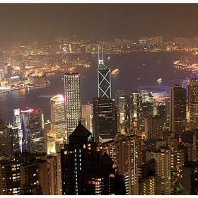 Поглед към нощен Hong Kong