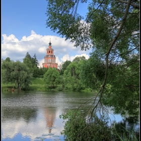 над водой