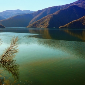 Край водата...