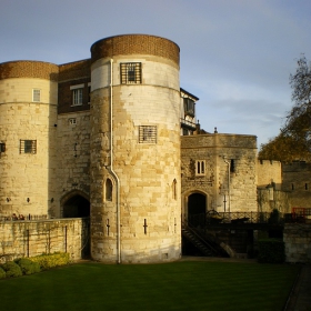 Входа на Tower Hill в Лондон