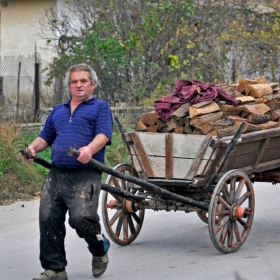 Бай Стоян се прави на магаре...