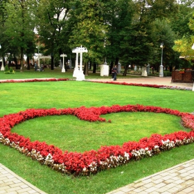 Градинката на влюбените - едно романтично кътче в сърцето на мегаполиса!