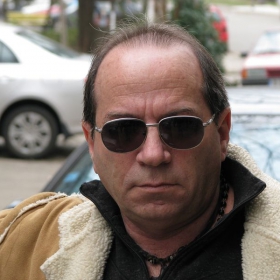 До автомобила...