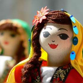И Бог създаде Куклата,а после.. я облече в шарени дрехи!