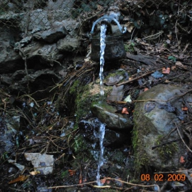 Вода около менче