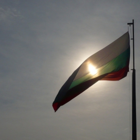 В сърцето любовта към теб ще грее, а надеждата трибагреника ти ще вее