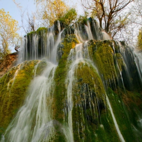 Самотния водопад