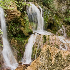 Ранна пролет край прекрасните Крушунски водопади