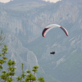 v  polet nad  vrachanskia balkan